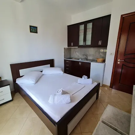 Remarkable 4-Bed House In Ksamil For Families 別荘 *