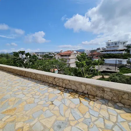Remarkable 4-Bed House In Ksamil For Families 別荘 *