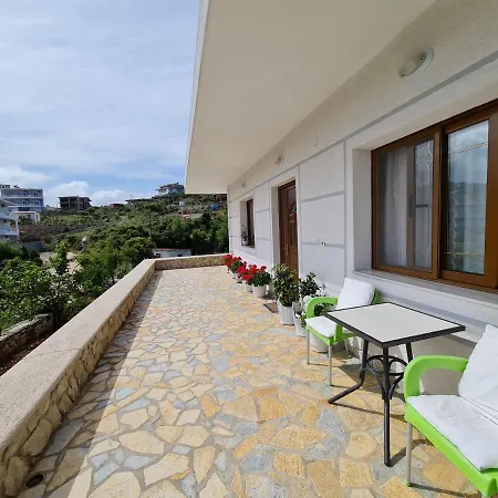 Remarkable 4-Bed House In Ksamil For Families 別荘 *